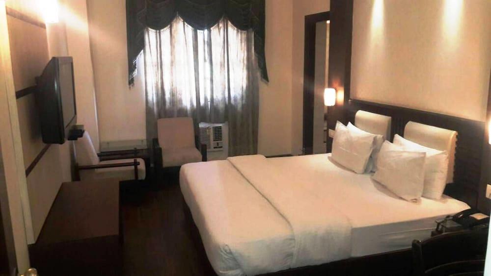 Hotel Shiva Residency Dehradun Exteriör bild