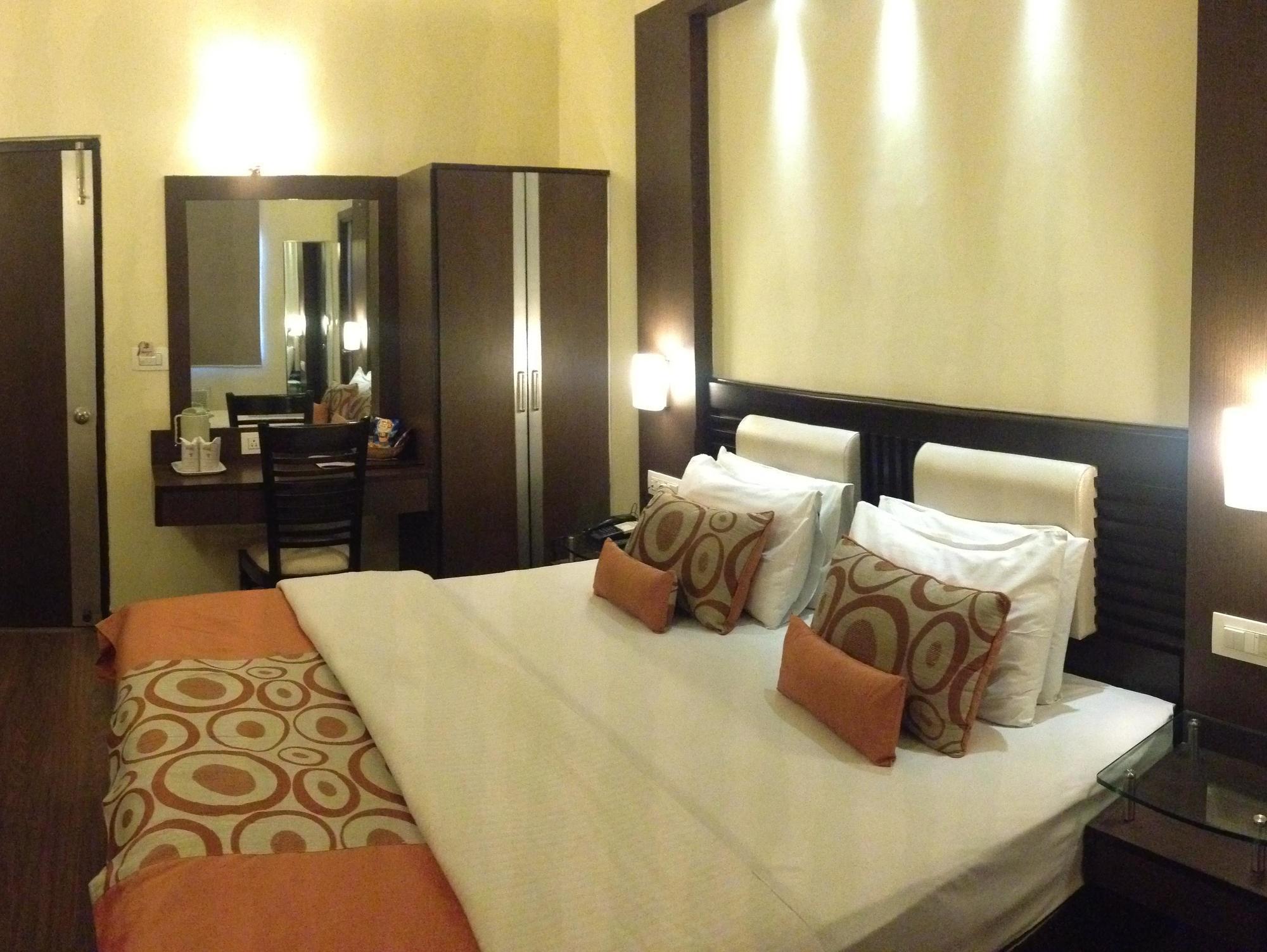 Hotel Shiva Residency Dehradun Exteriör bild