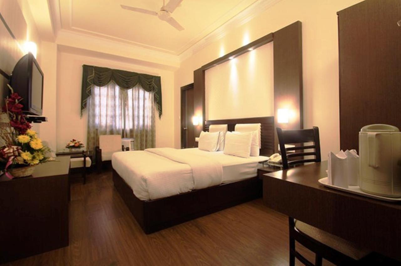 Hotel Shiva Residency Dehradun Exteriör bild