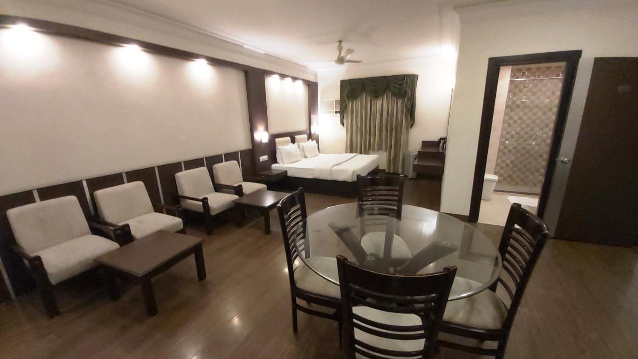 Hotel Shiva Residency Dehradun Exteriör bild