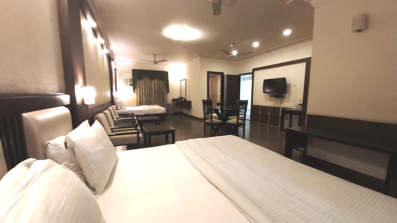 Hotel Shiva Residency Dehradun Exteriör bild