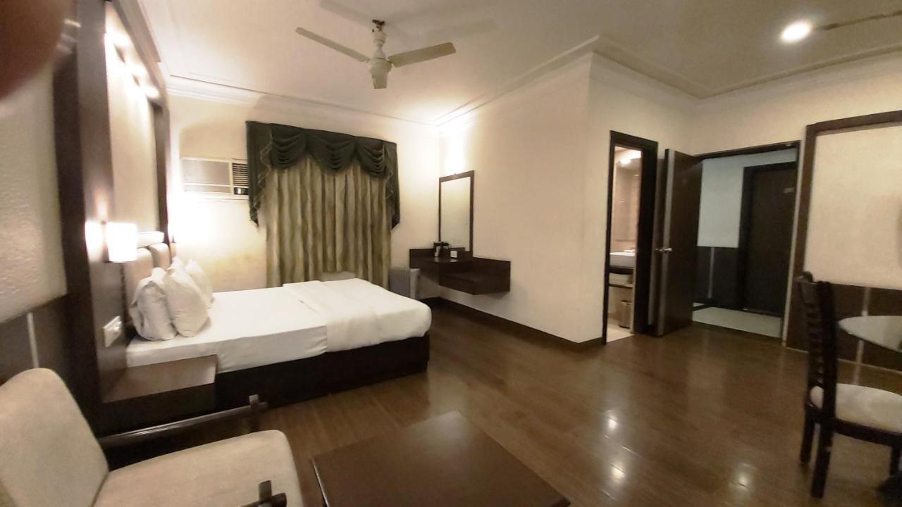 Hotel Shiva Residency Dehradun Exteriör bild